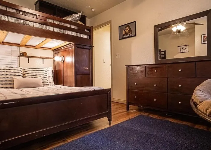 Cabin C In The Gatlinburg Art & Craft Community